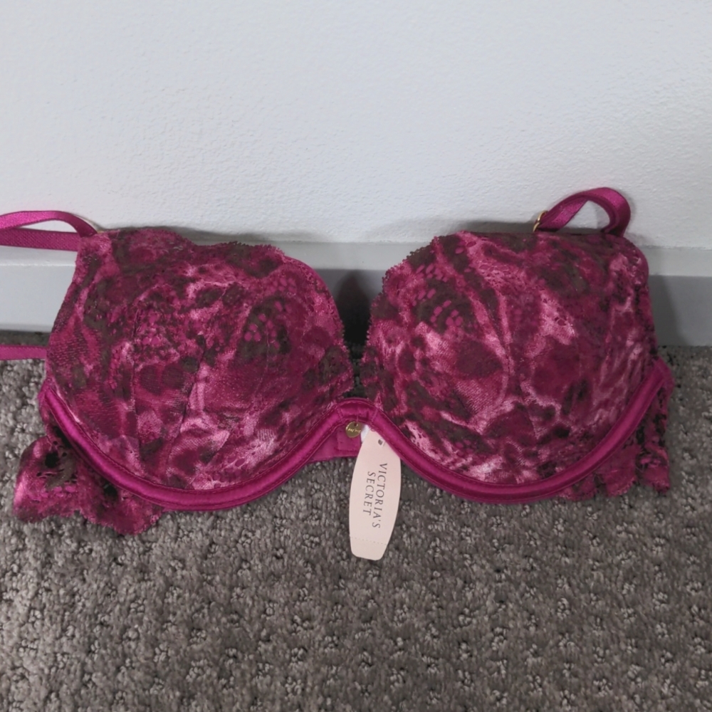 NWT Vintage Victoria's Secret Very Sexy Push-up Bra Size 34B